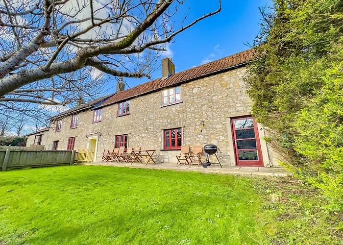 Seaside-Dog Friendly-Country Cottage-W Log Burner