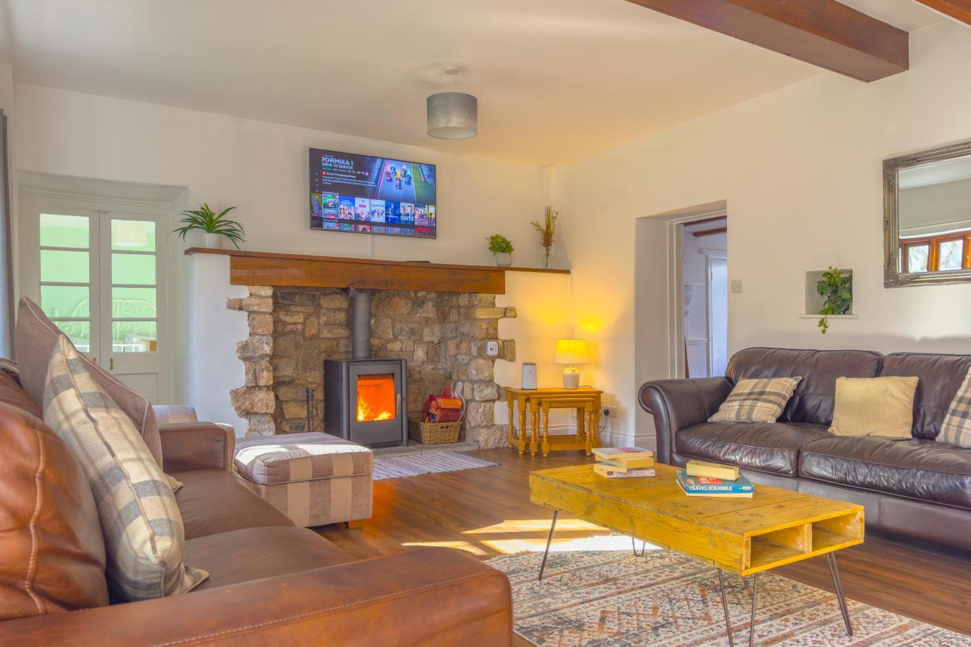 Seaside-dog Friendly-country Cottage-w Log Burner Worle