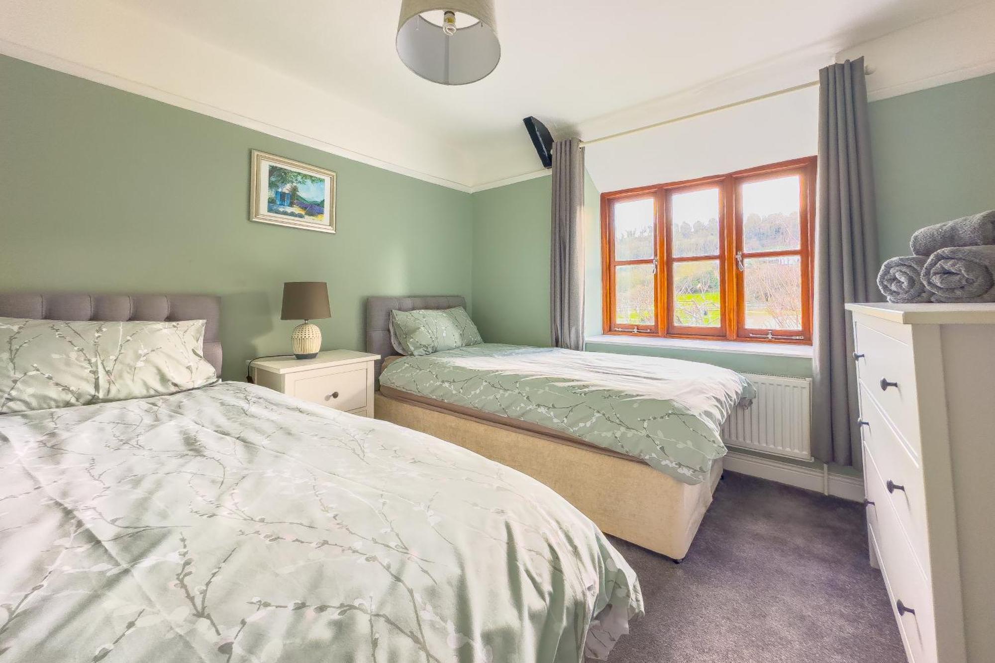 Seaside-dog Friendly-country Cottage-w Log Burner * Worle