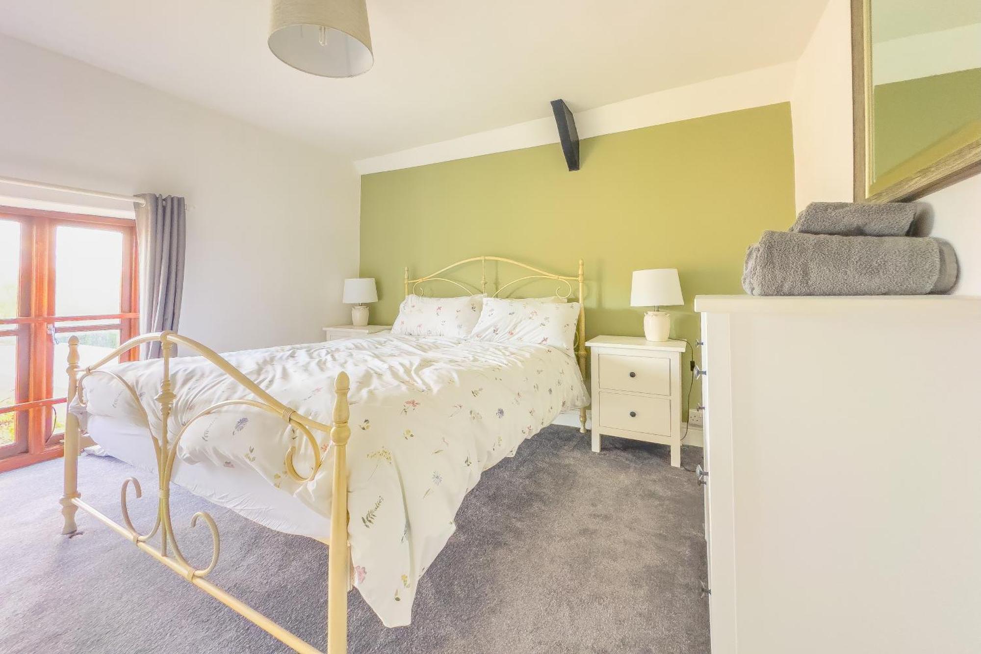 Seaside-dog Friendly-country Cottage-w Log Burner